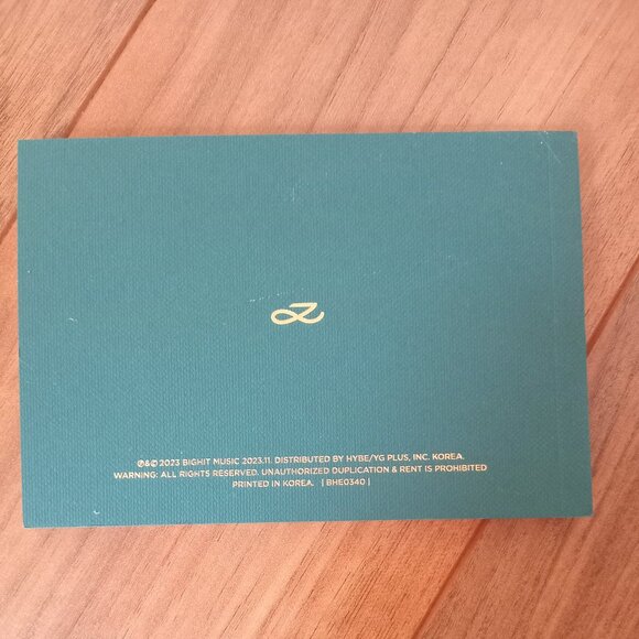 BTS Jungkook Golden Photobook. - Picture 2 of 2